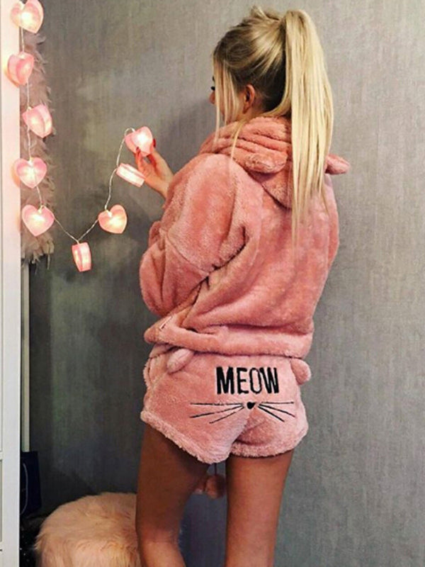 Coral Velvet Pajama Set for Women: Cozy Autumn and Winter Comfort