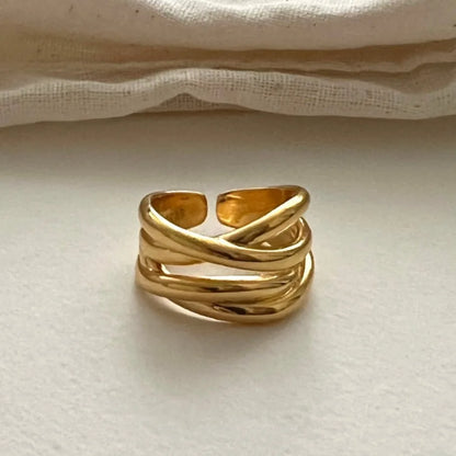 Festive Gold Rings 2025